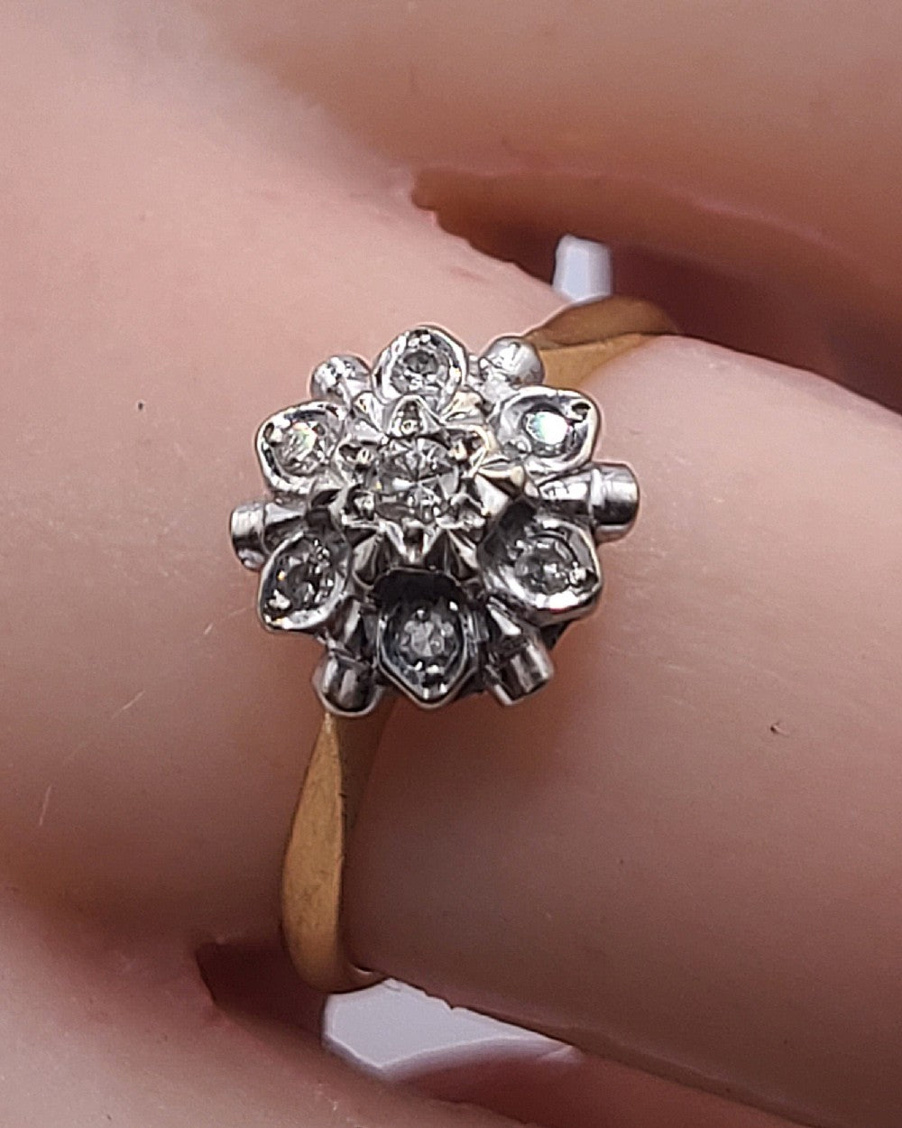 Vintage Diamond Cluster Ring, marked 18ct (O)
