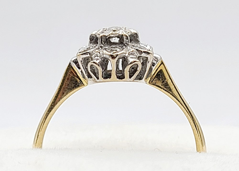 Vintage Diamond Cluster Ring, marked 18ct (O)