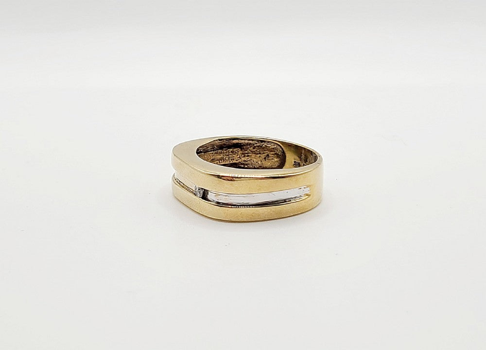 Vintage 9ct Gold Ring with Diamond (U)