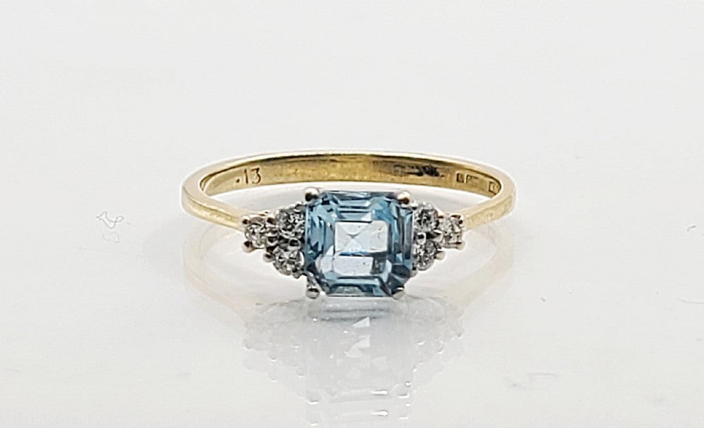 Aquamarine with Diamond Shoulders 18ct Gold Ring (M1/2)