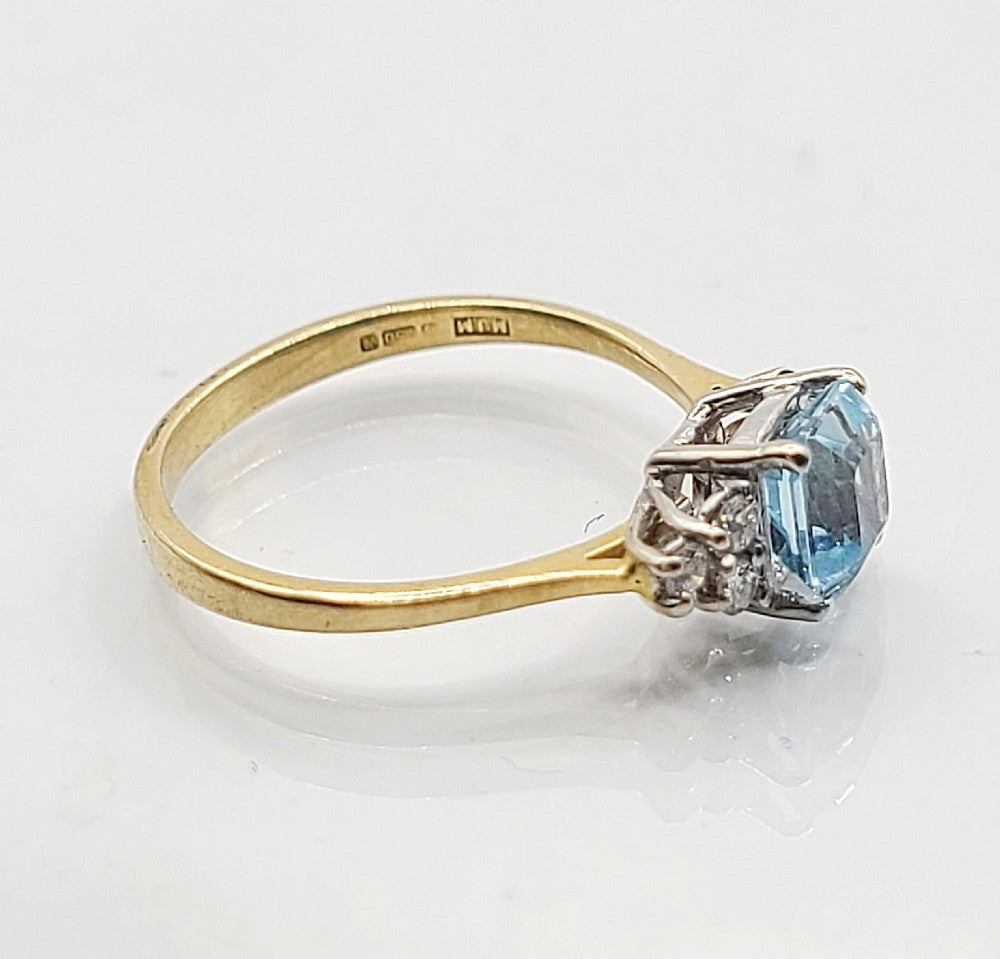 Aquamarine with Diamond Shoulders 18ct Gold Ring (M1/2)