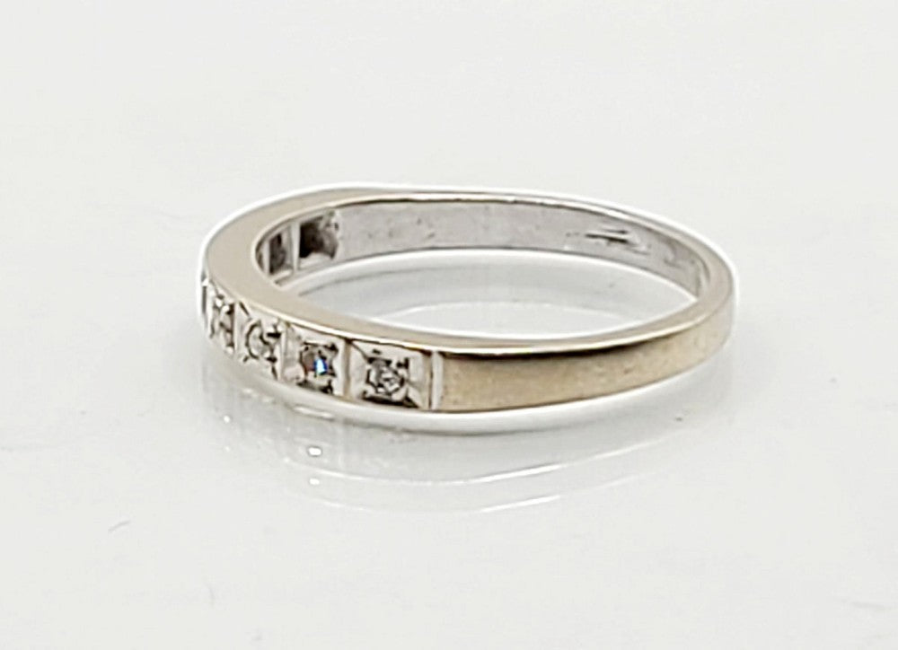 Diamond x8 Stone White Gold Ring (O)