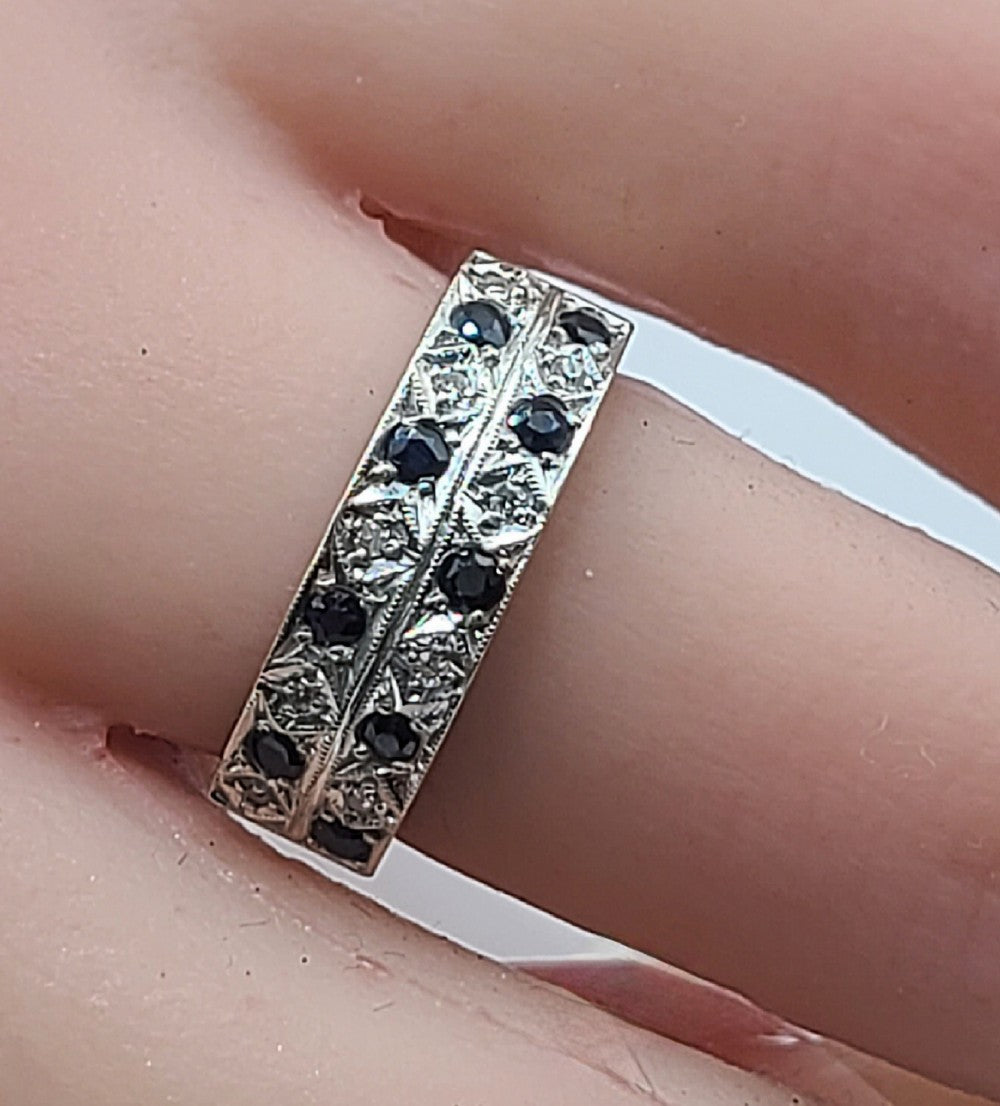 Sapphire & Illusion set Diamonds on White Gold Band Ring (N1/2)