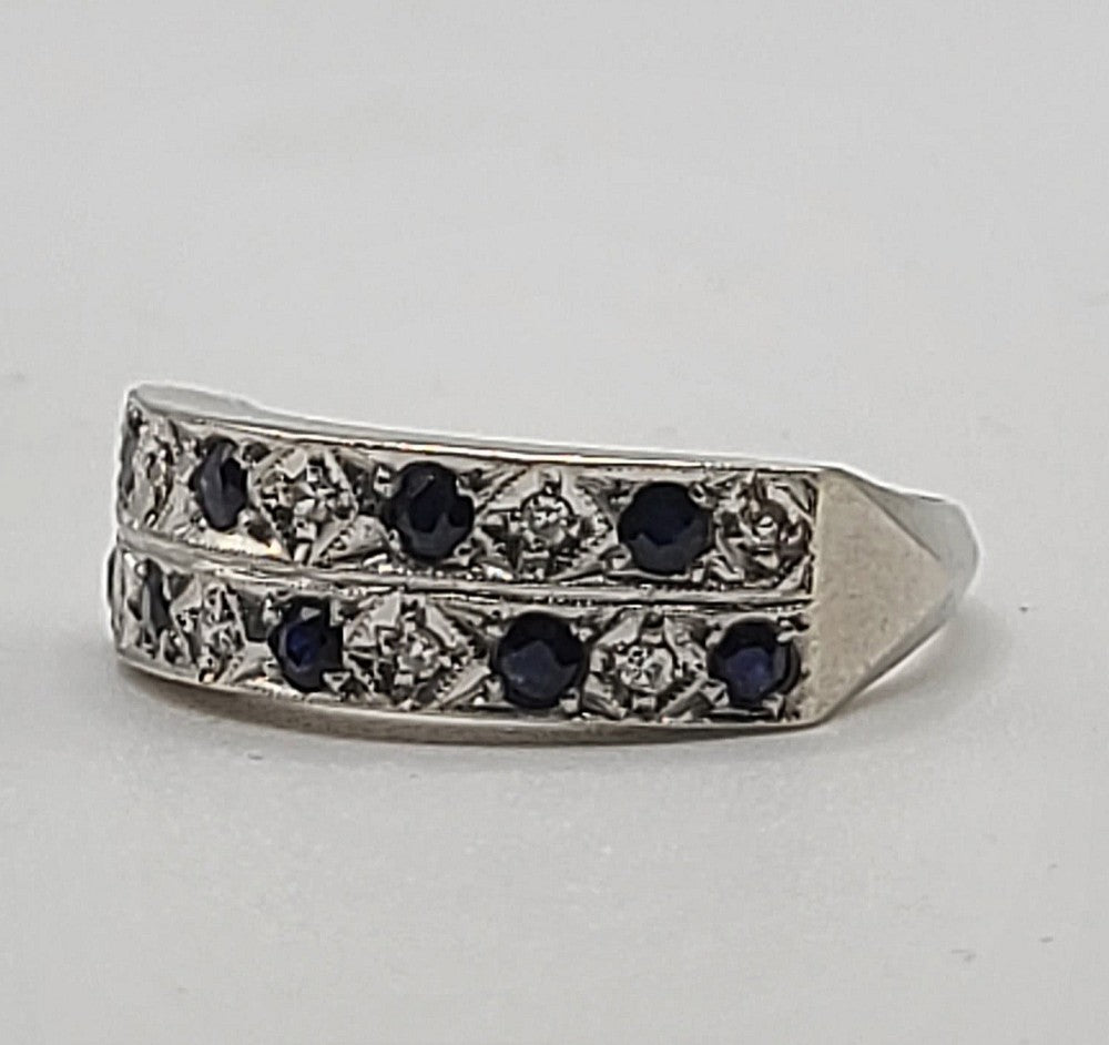 Sapphire & Illusion set Diamonds on White Gold Band Ring (N1/2)