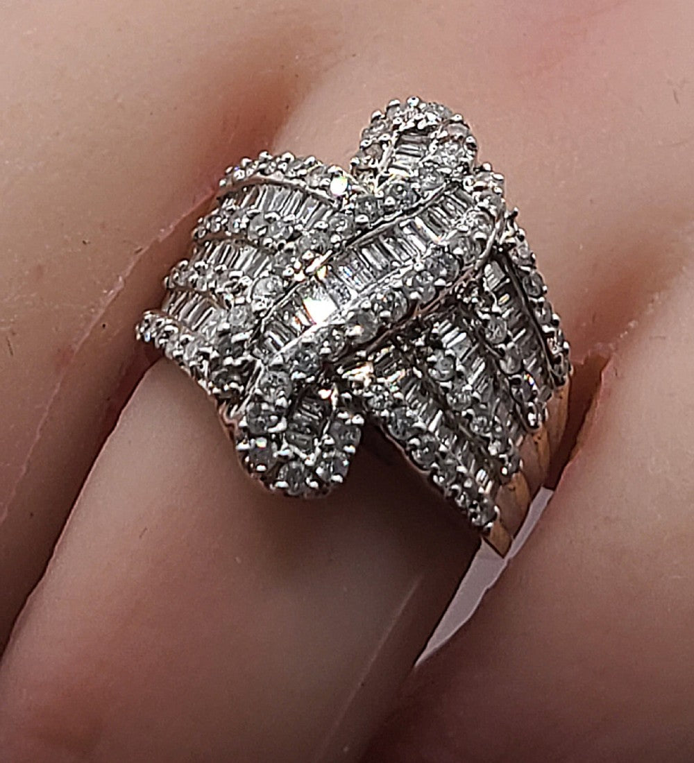 Diamond Swirl Cluster (approx 3ct) 9ct Gold Ring (P)