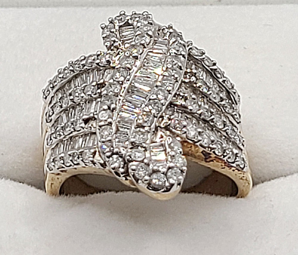 Diamond Swirl Cluster (approx 3ct) 9ct Gold Ring (P)