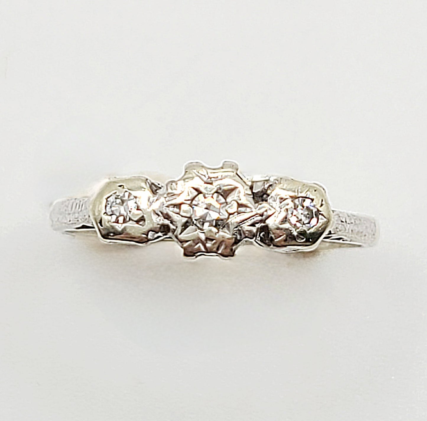 Art Deco Trilogy Ring 18ct Gold with 3 Platinum Set Diamonds