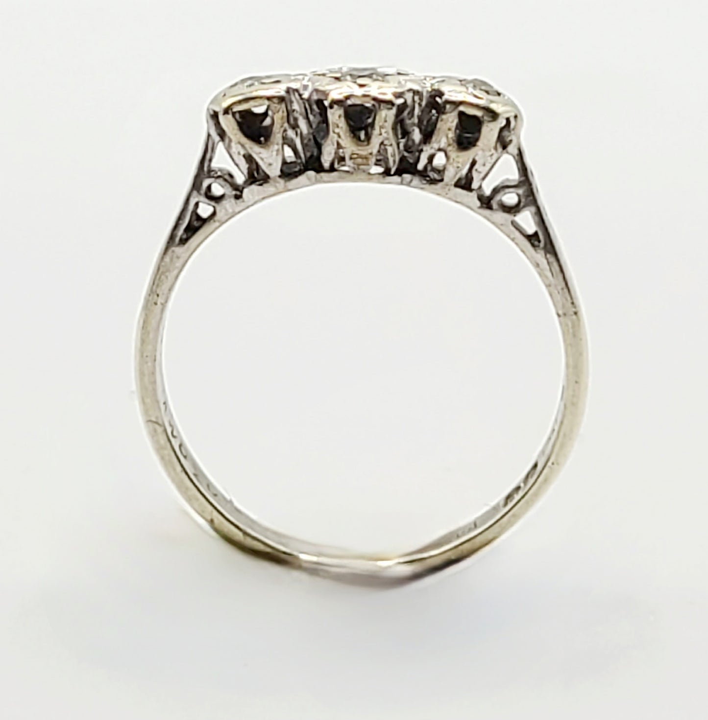 Art Deco Trilogy Ring 18ct Gold with 3 Platinum Set Diamonds