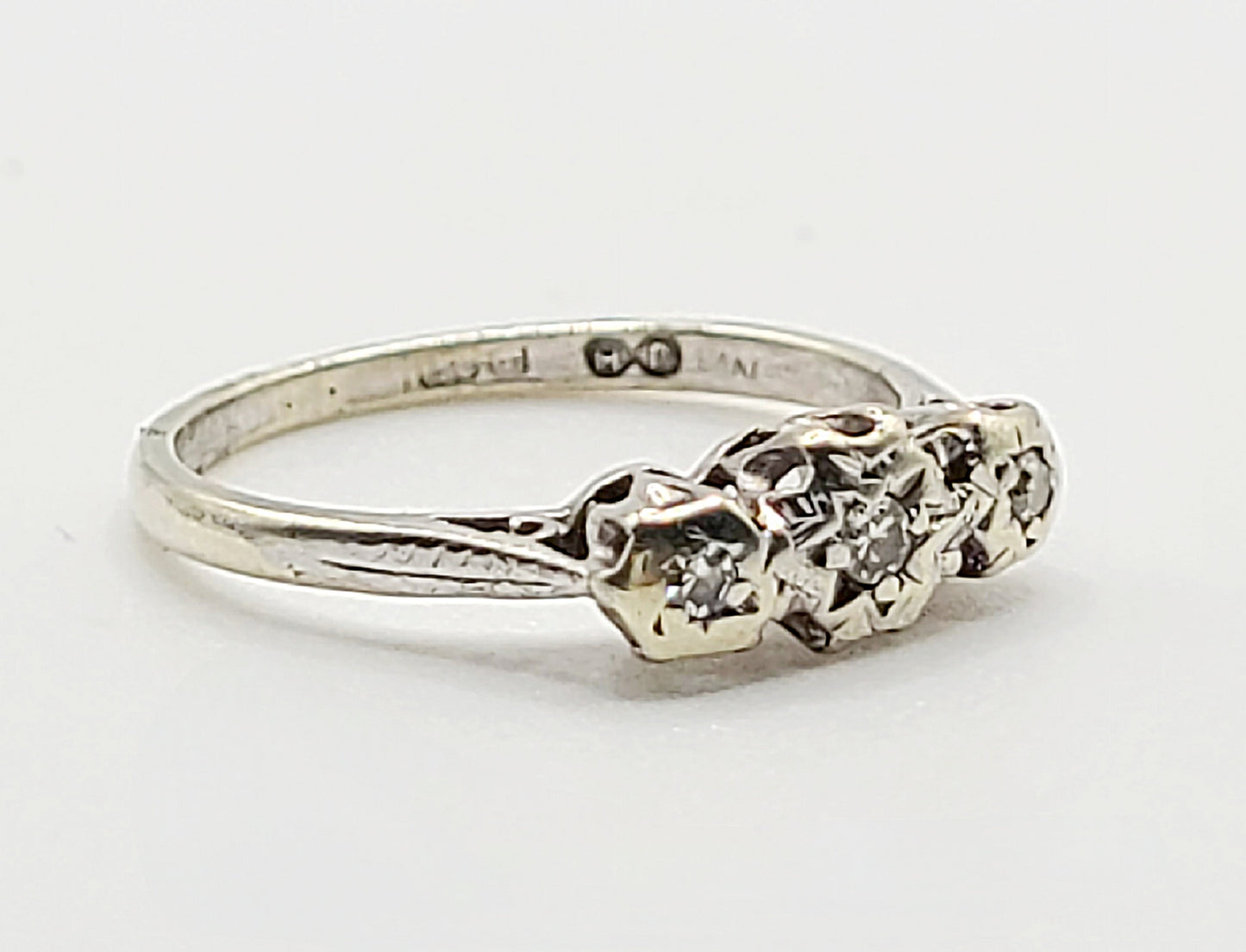 Art Deco Trilogy Ring 18ct Gold with 3 Platinum Set Diamonds