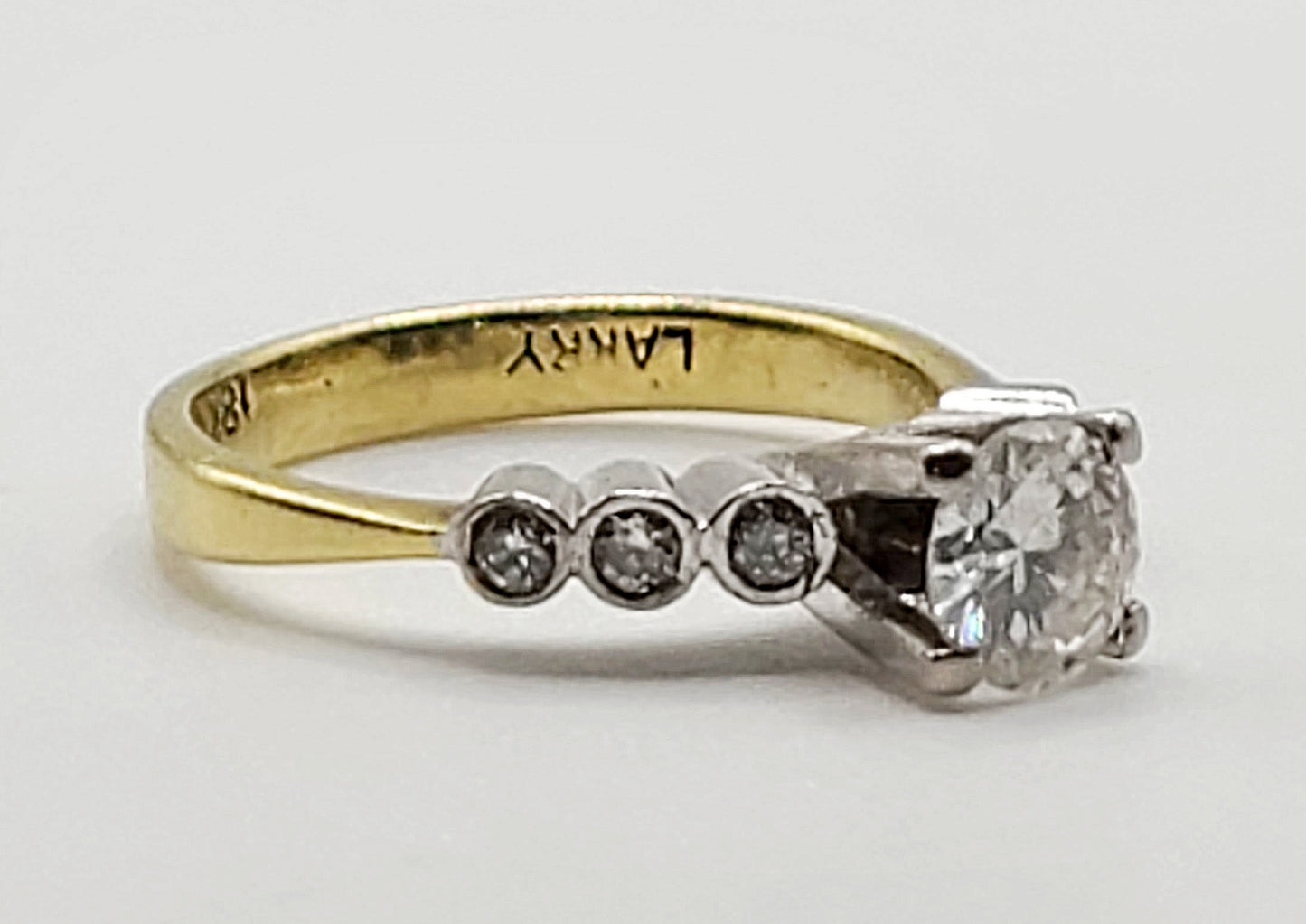 Art deco Ring set with 7 Diamonds on 18ct Gold - Size J1/2