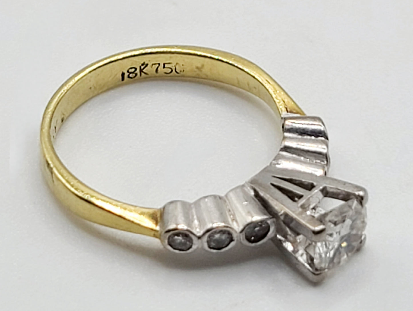 Art deco Ring set with 7 Diamonds on 18ct Gold - Size J1/2
