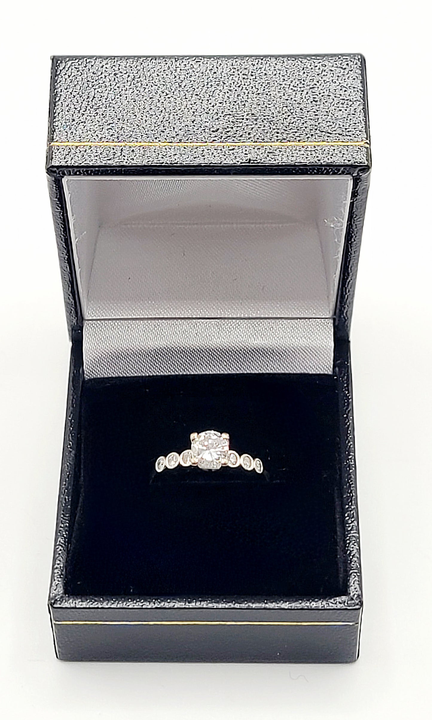 Art deco Ring set with 7 Diamonds on 18ct Gold - Size J1/2