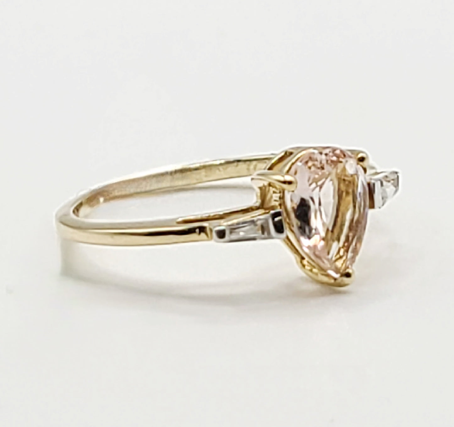 Morganite & Diamond 9ct Gold Ring (L1/2)