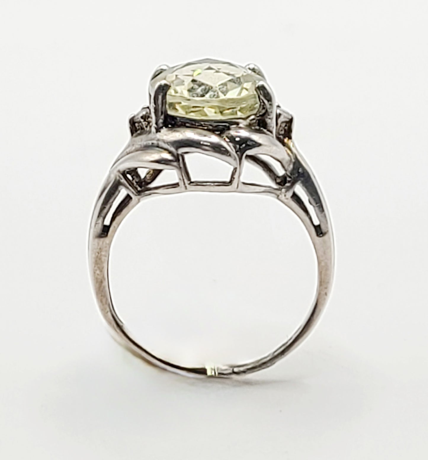 Vintage Oval Cut Apatite & Diamond Chip Flank set into 925 Sterling Silver Ring (O)