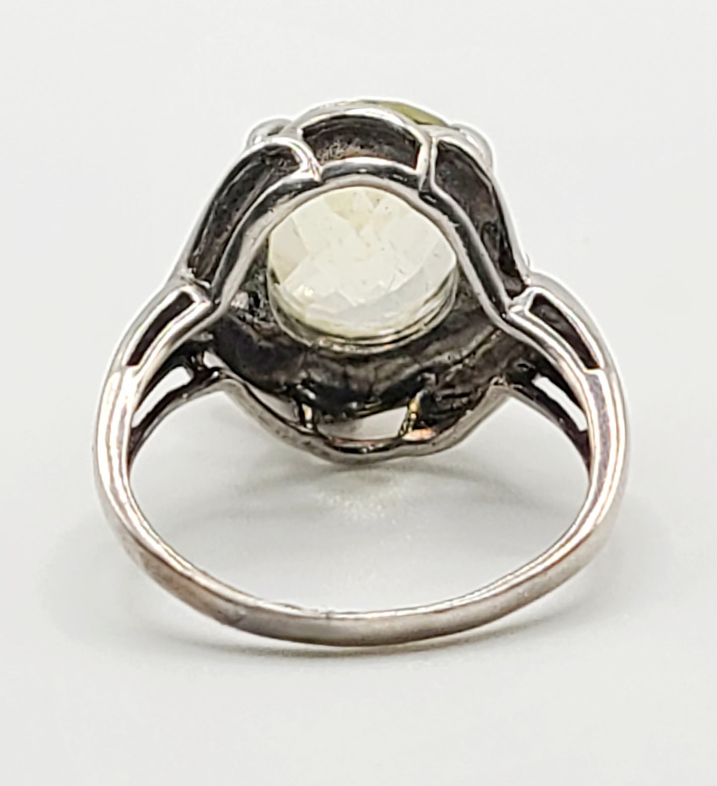 Vintage Oval Cut Apatite & Diamond Chip Flank set into 925 Sterling Silver Ring (O)