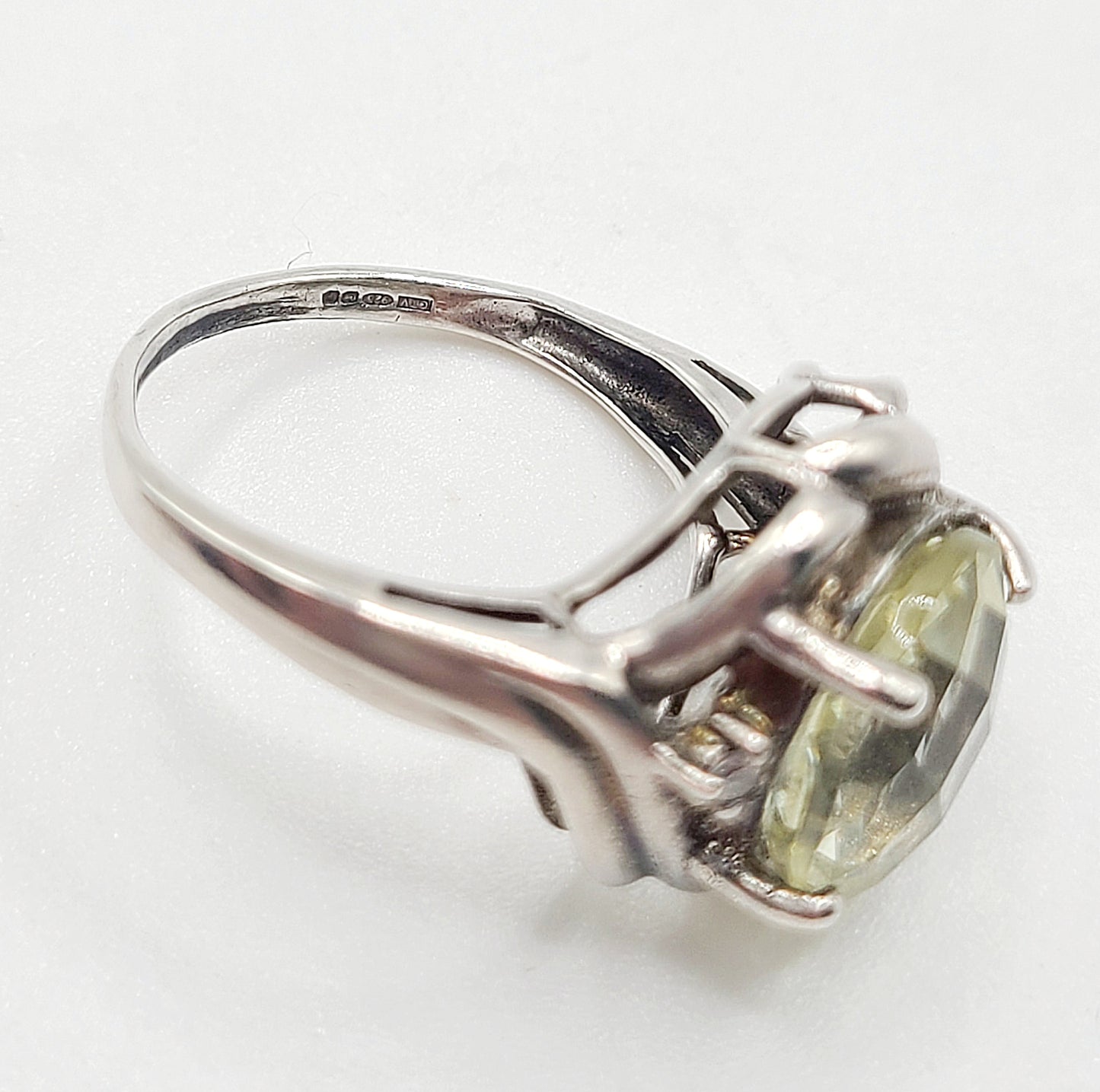 Vintage Oval Cut Apatite & Diamond Chip Flank set into 925 Sterling Silver Ring (O)
