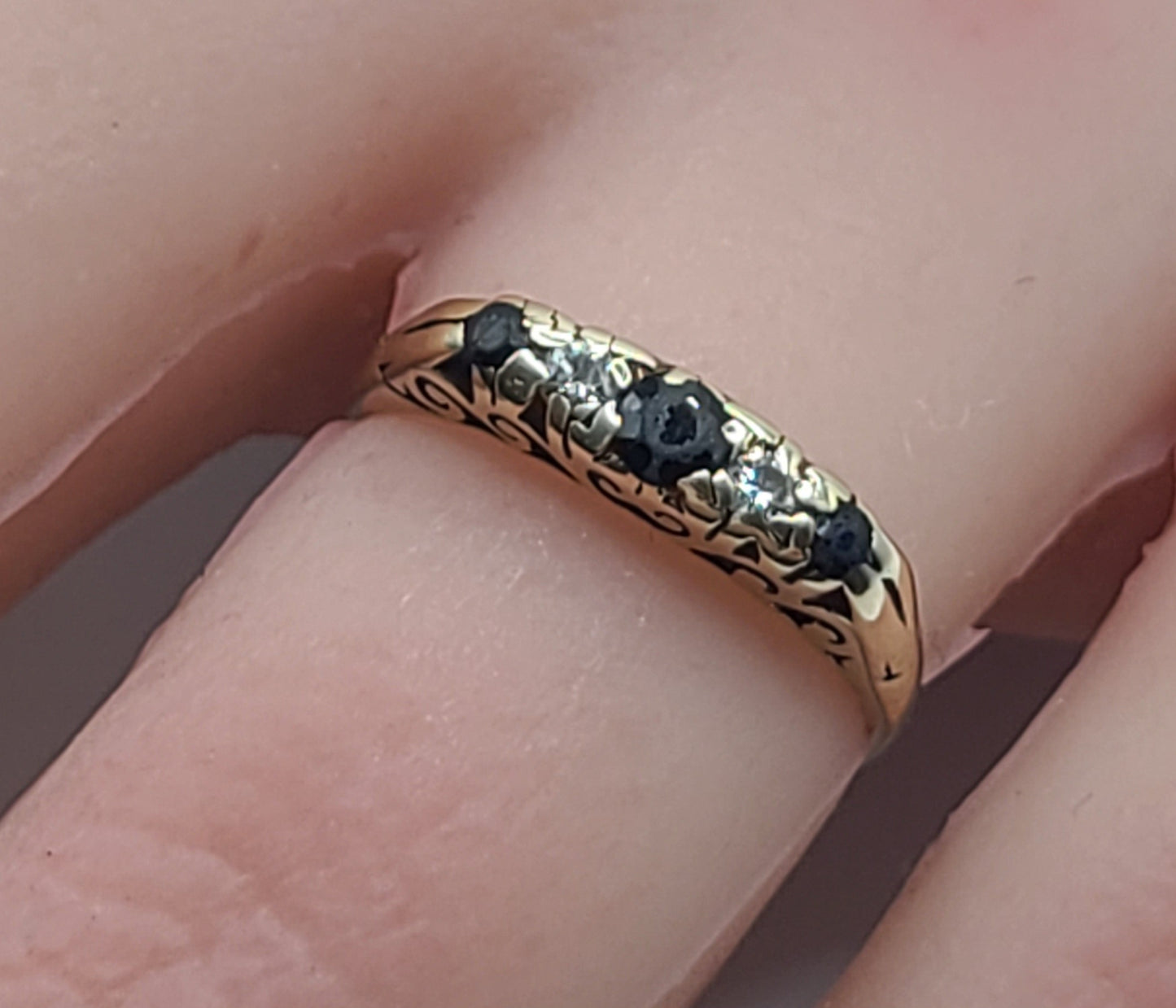 Asprey & Co 9ct gold sapphire & Diamond ring