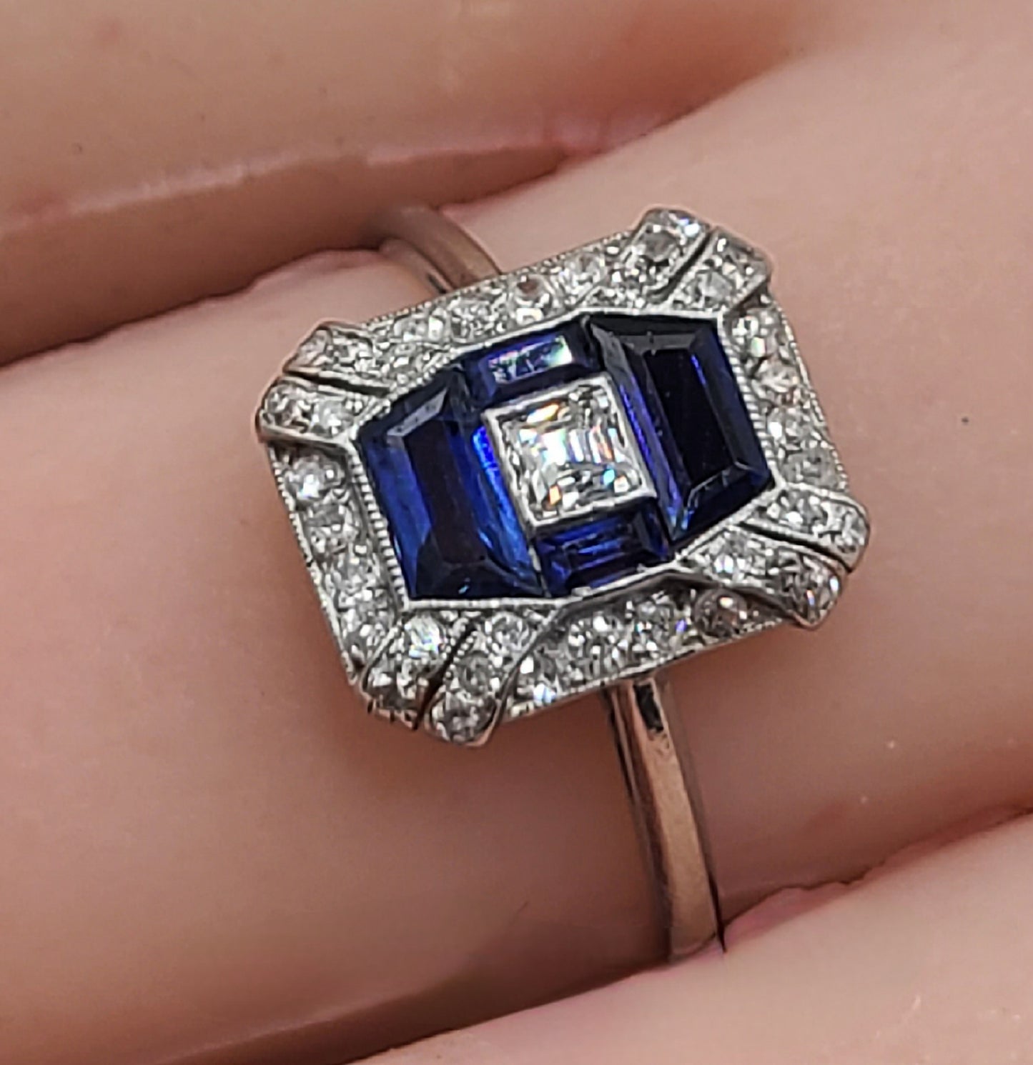 Art deco Sapphire & Diamond Platinum Ring