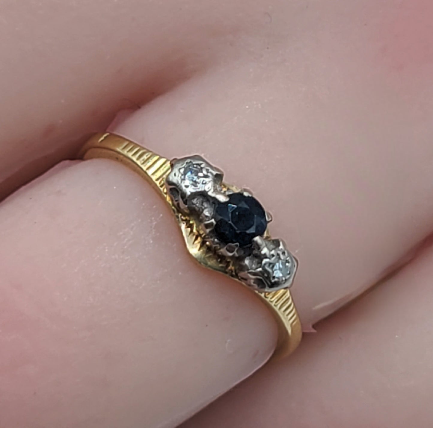 Vintage Art Deco Round Cut Sapphire & Diamond 18ct Gold Ring