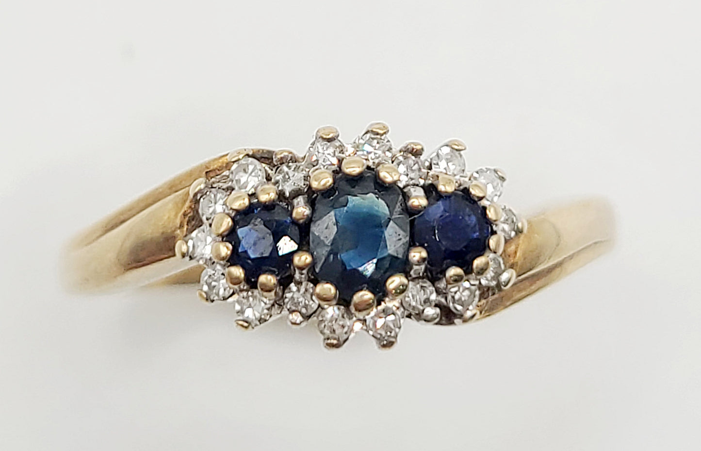 Sapphire & Illusion set Diamonds, Platinum & 9ct Gold