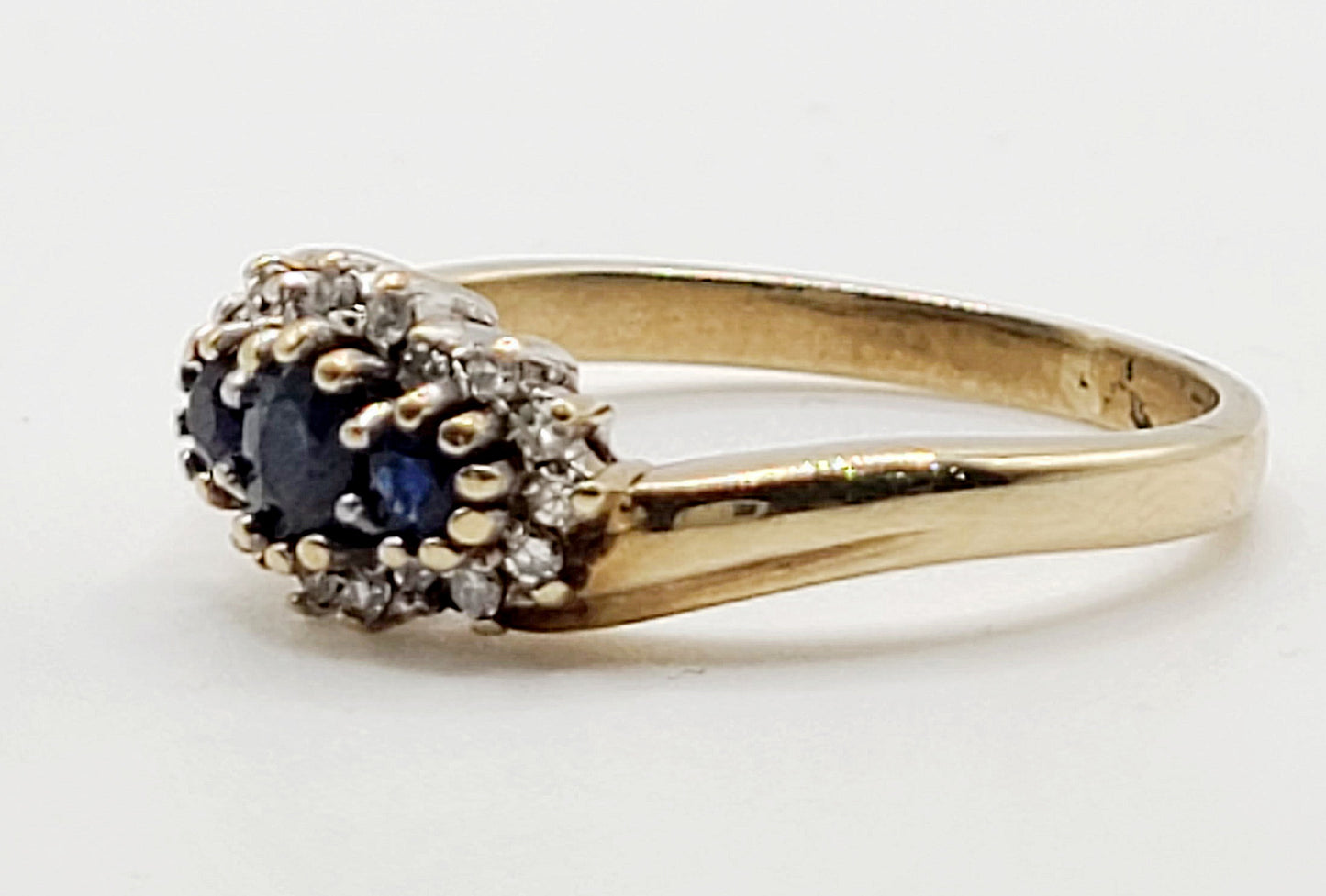 Sapphire & Illusion set Diamonds, Platinum & 9ct Gold