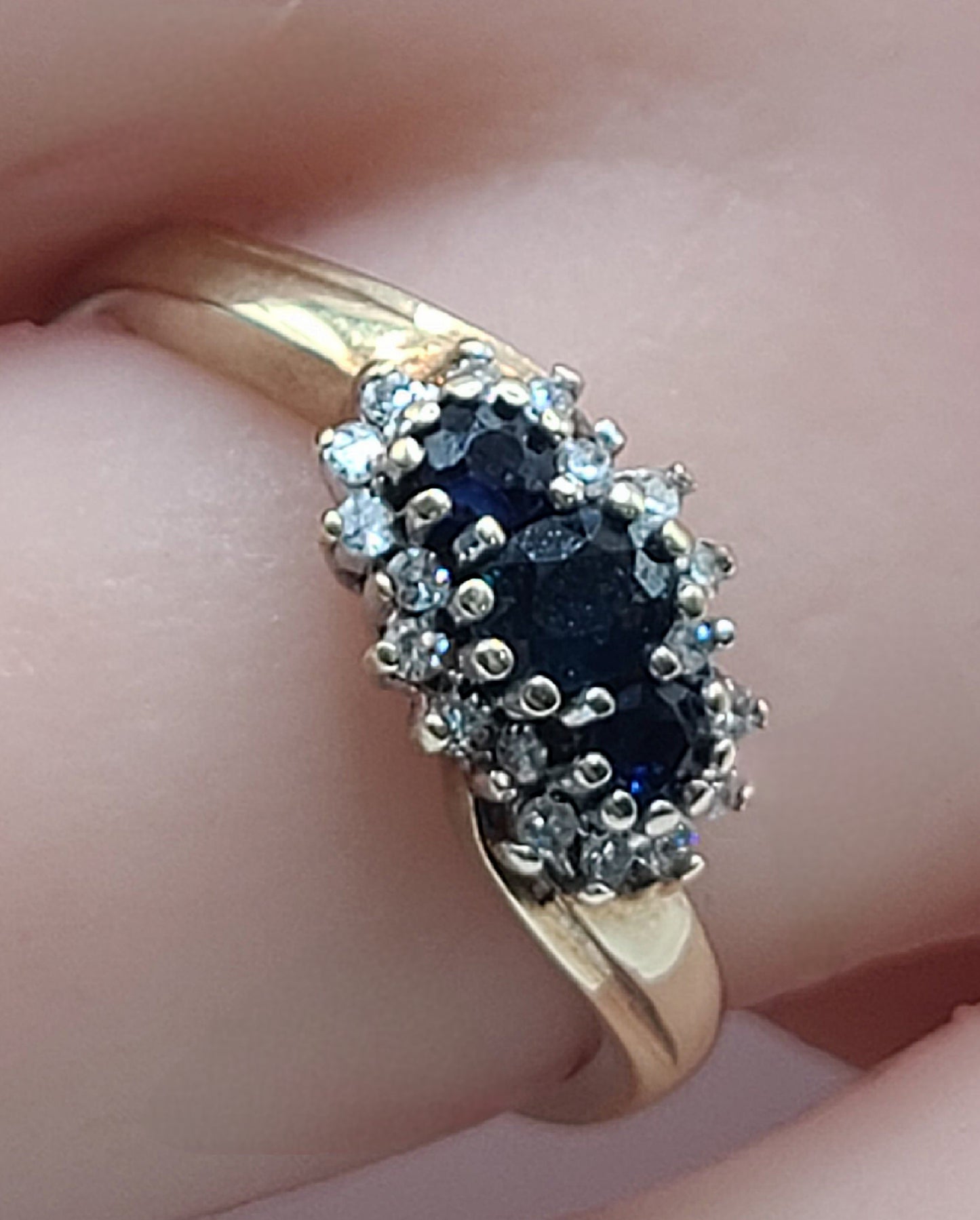 Sapphire & Illusion set Diamonds, Platinum & 9ct Gold