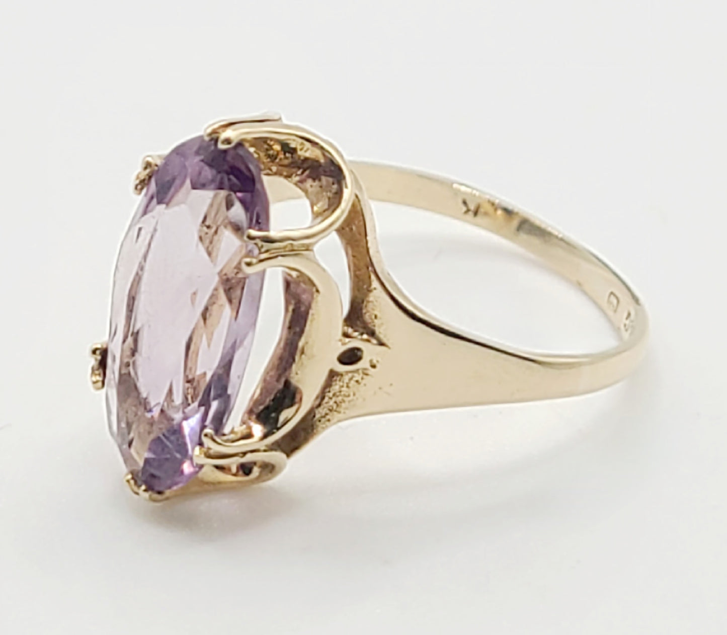 Amethyst & 9ct Gold Marquise Style Vintage Ring