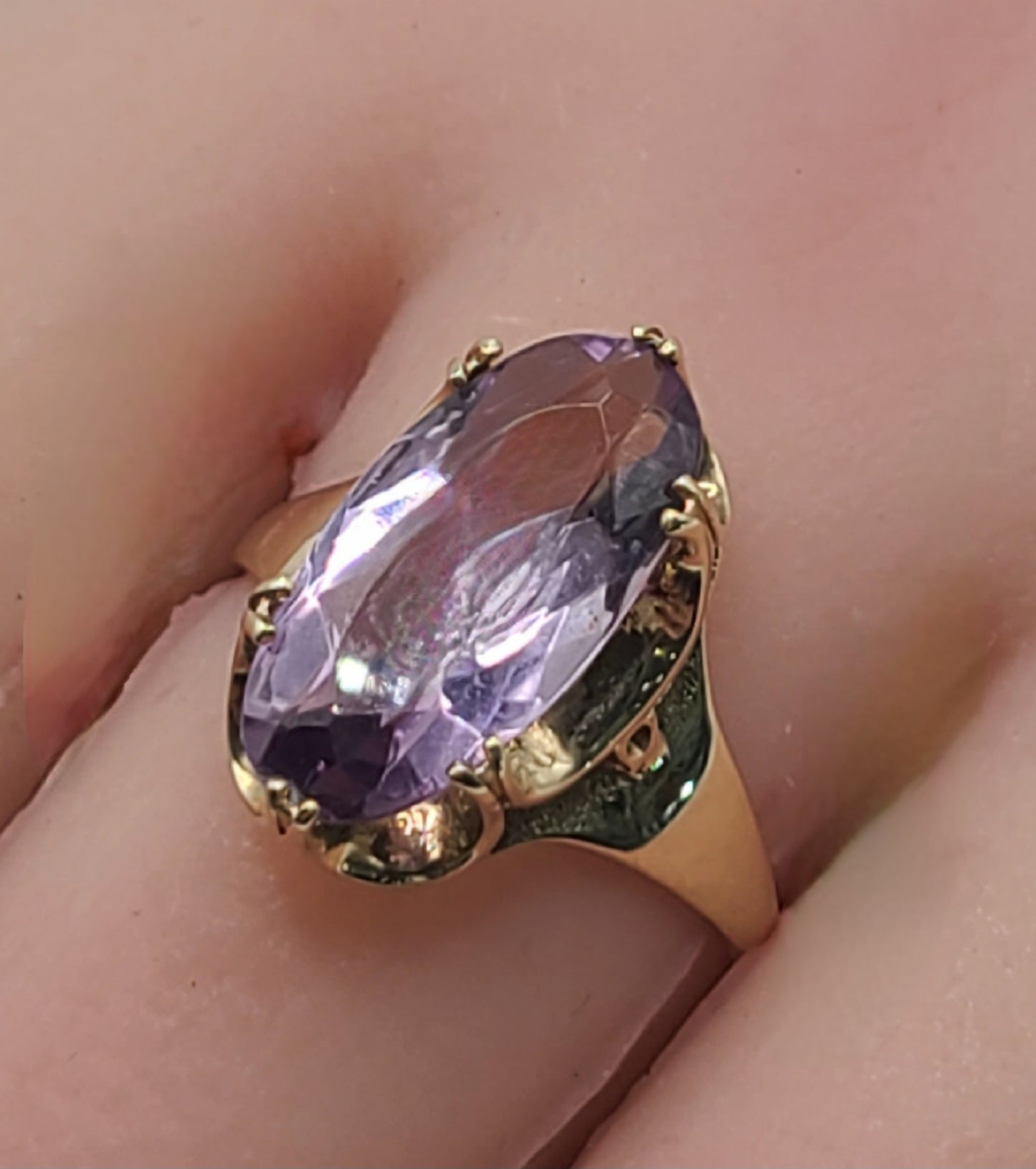 Amethyst & 9ct Gold Marquise Style Vintage Ring
