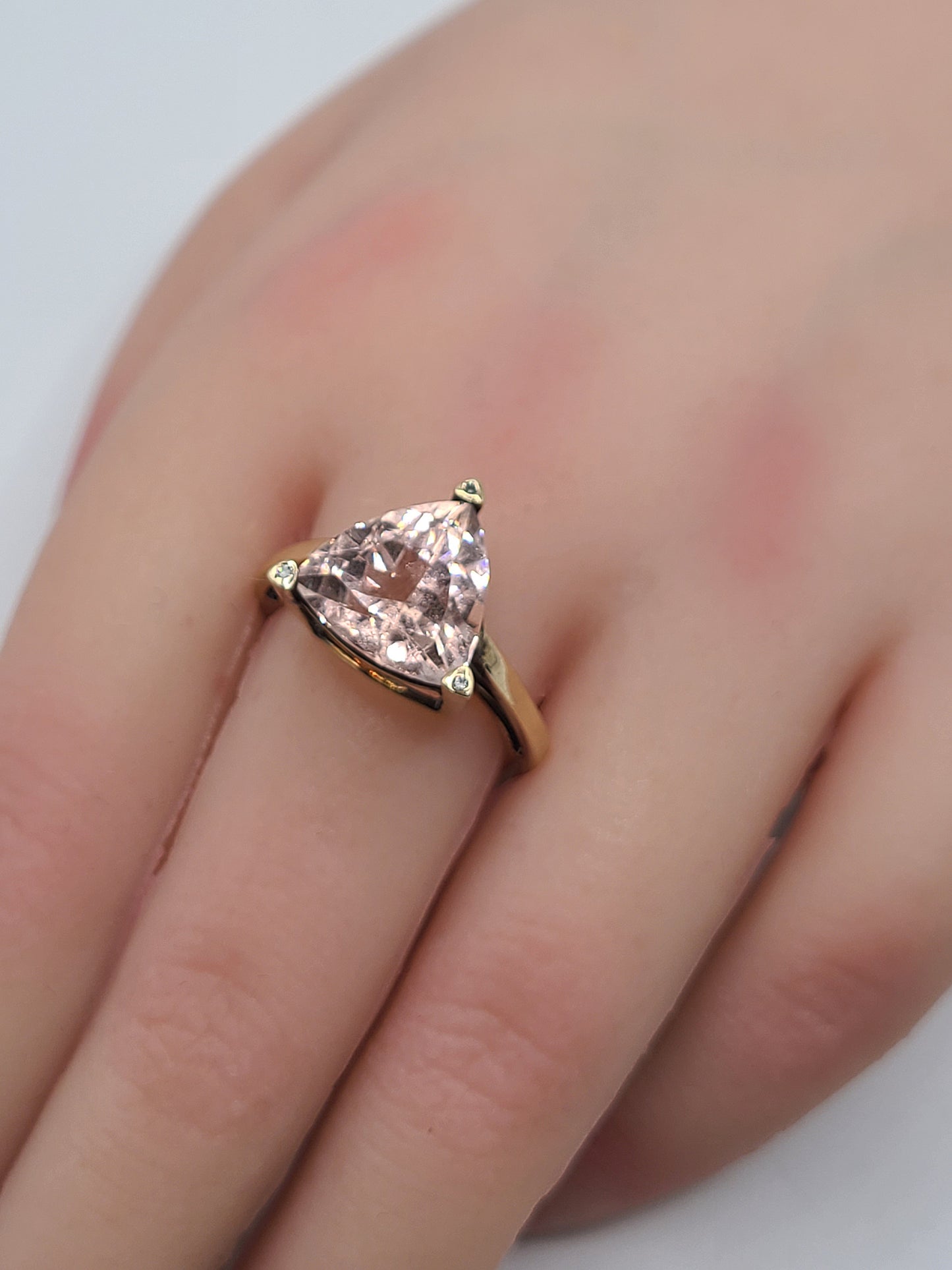 Trilliant Cut approx 5ct Morganite on 9ct Gold Ring