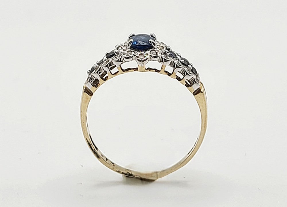 Vintage Oval Cut Central Sapphire & Diamond Shoulders 9ct Gold Ring (R)