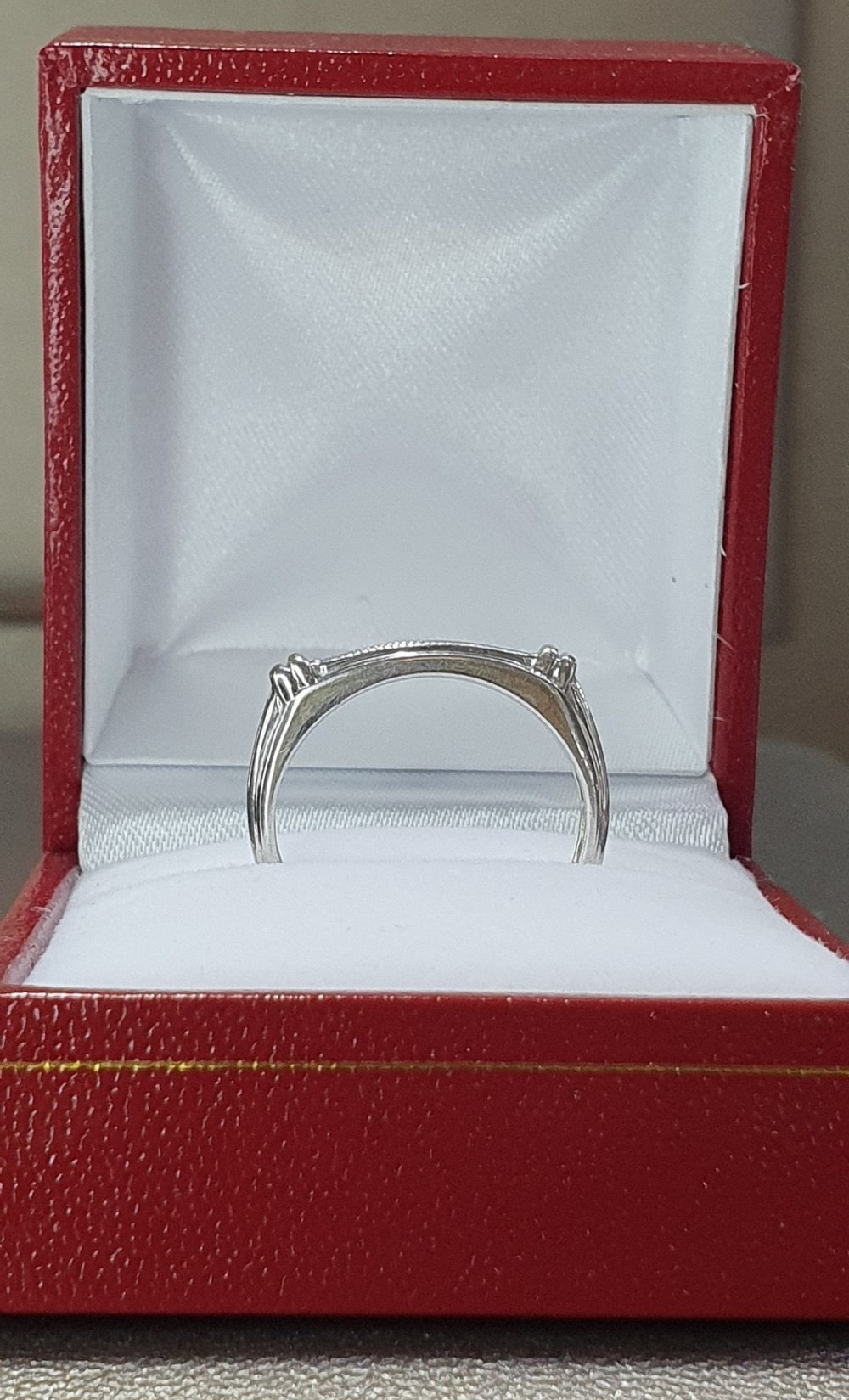 Fine Art Deco Style Diamond 18ct White Gold Ring