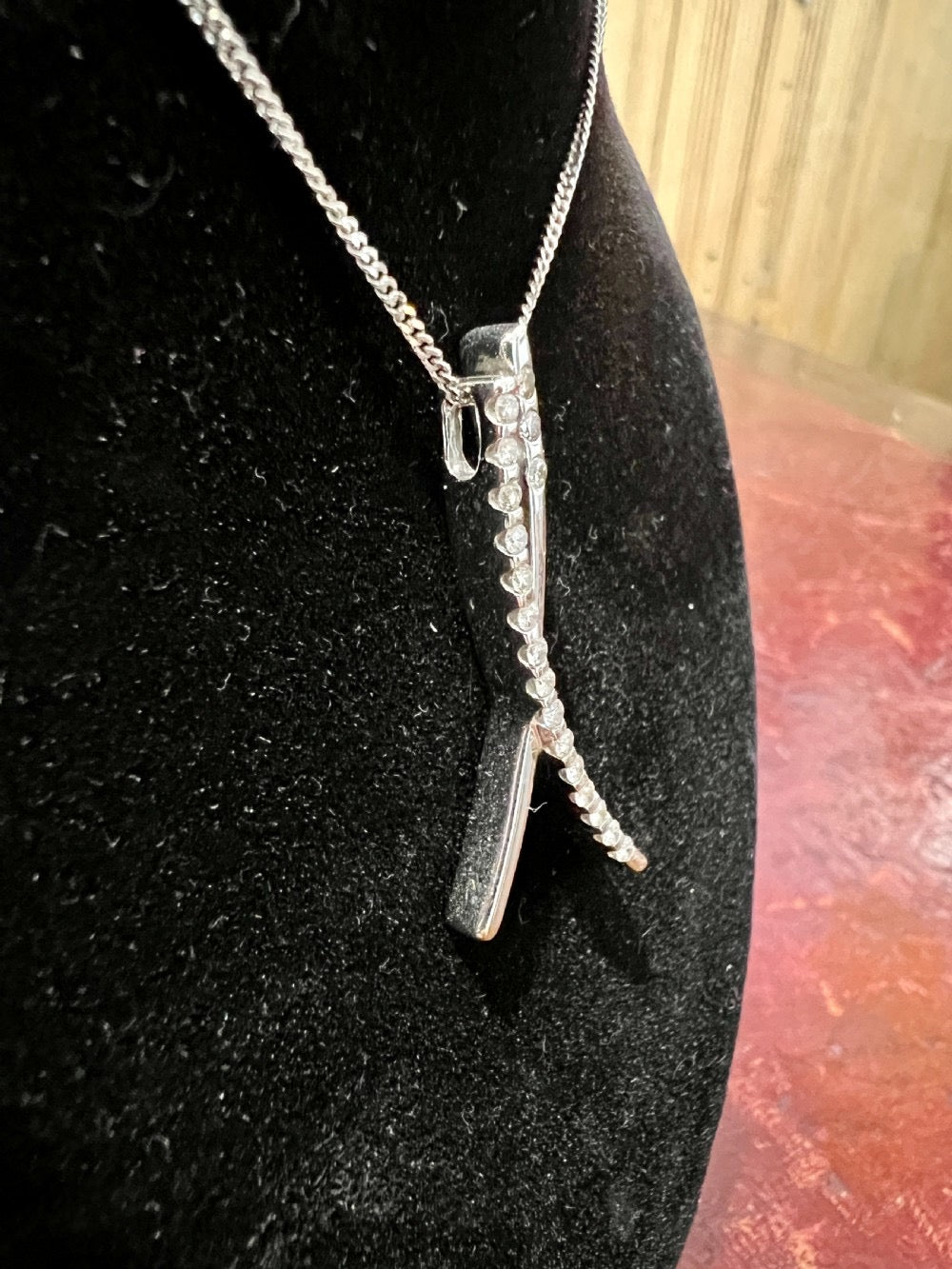 18ct White Gold & Diamond Pendant on 9ct White Gold Chain