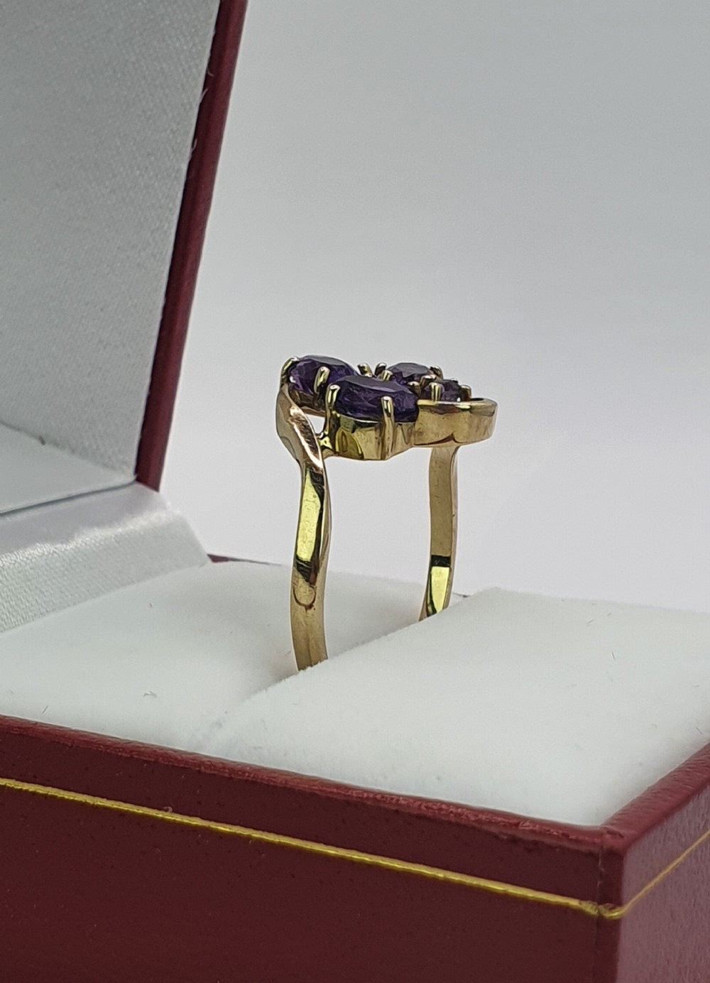 Vintage 9ct Gold & Amethyst Swirl ring