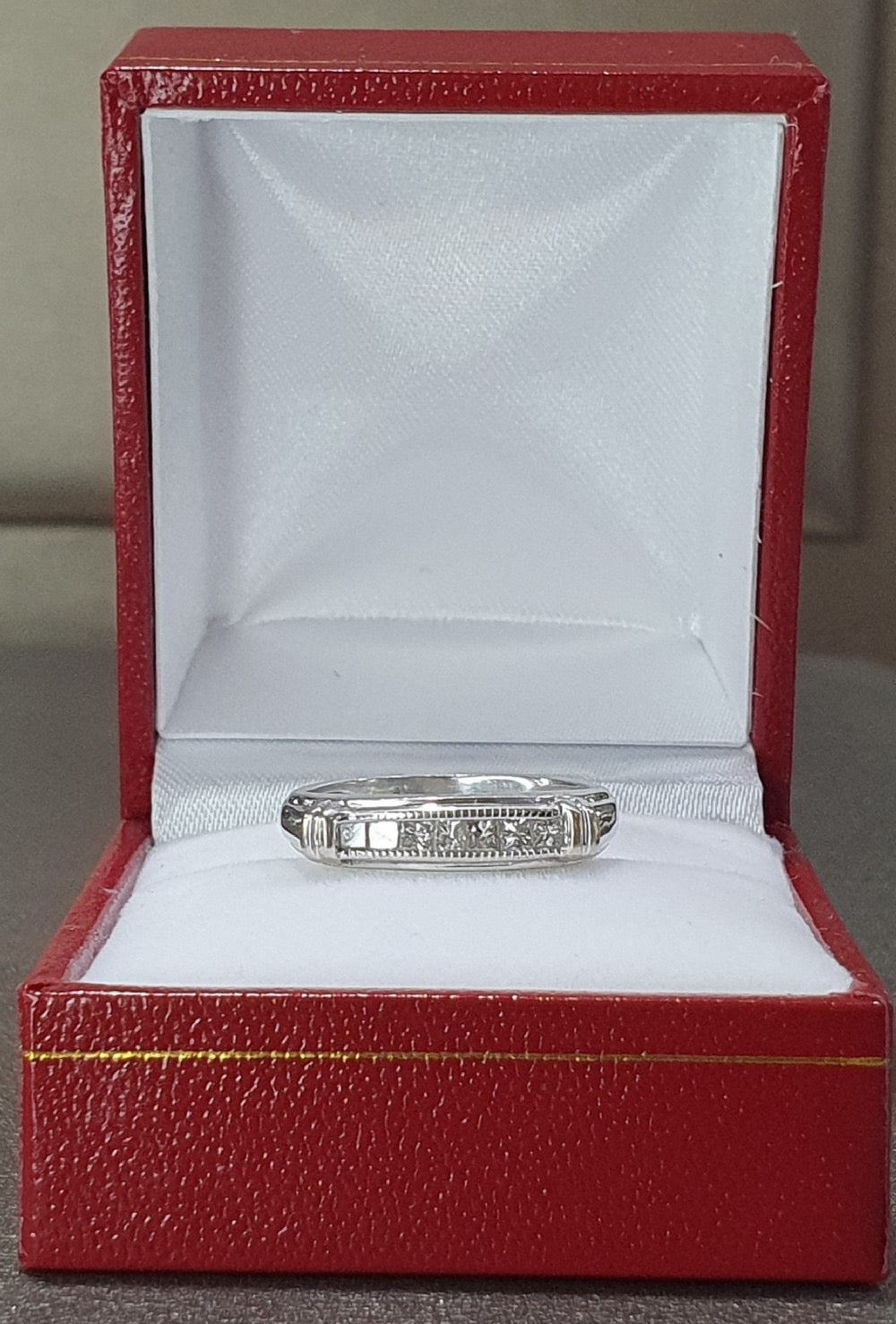 Fine Art Deco Style Diamond 18ct White Gold Ring