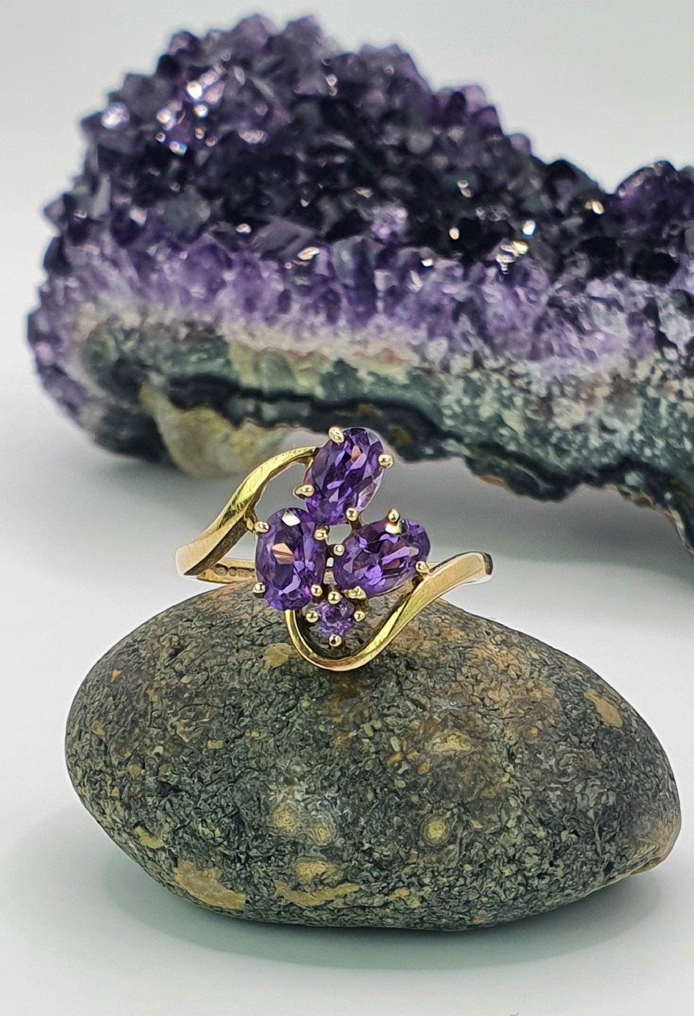 Vintage 9ct Gold & Amethyst Swirl ring