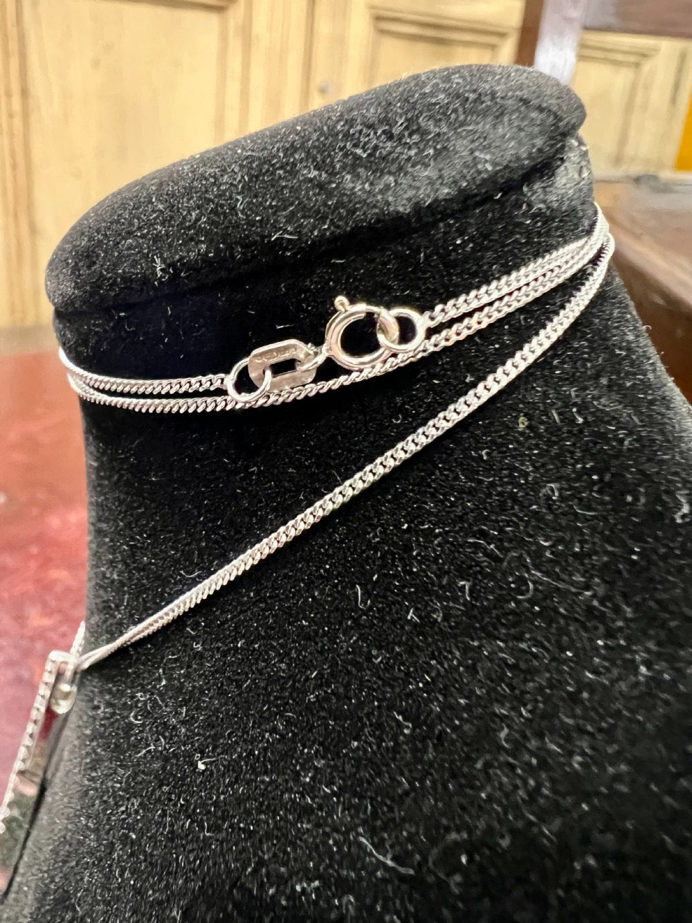 18ct White Gold & Diamond Pendant on 9ct White Gold Chain