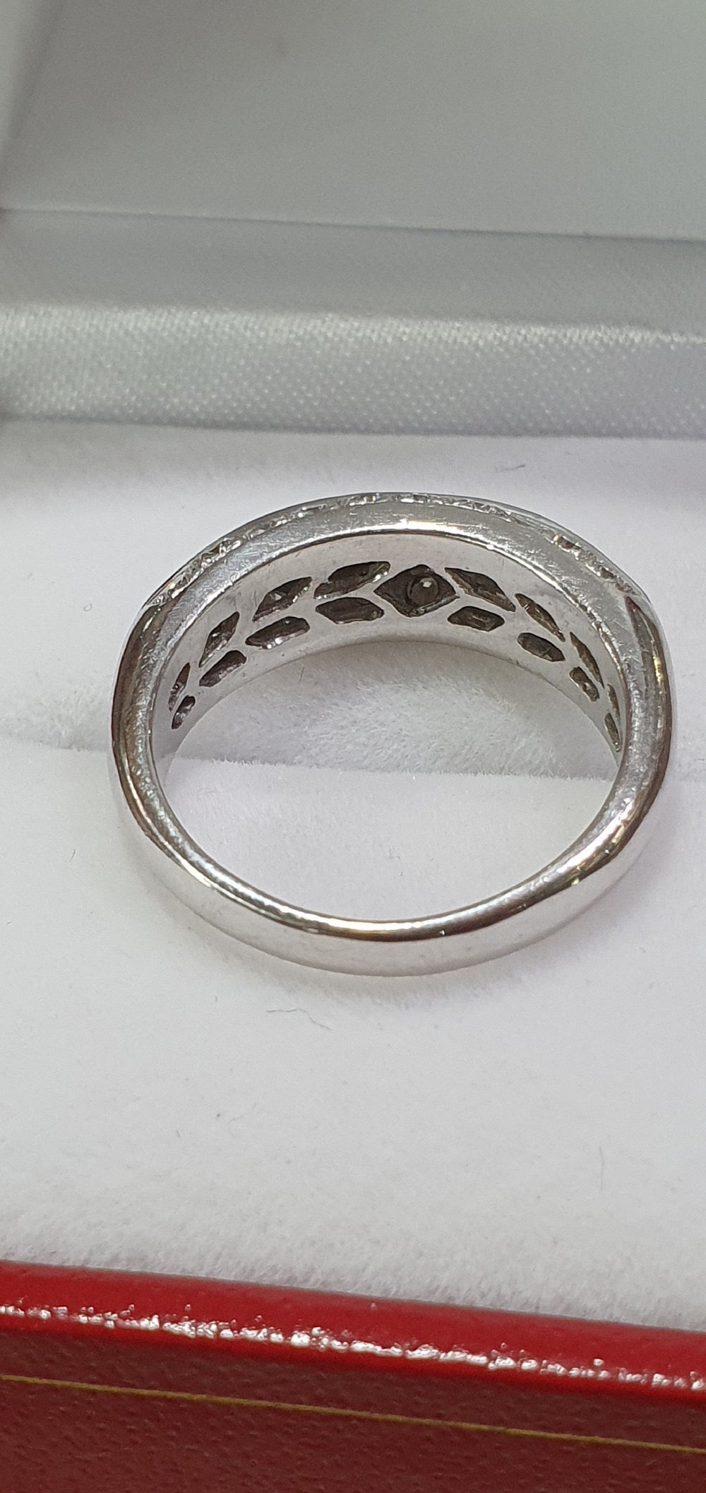 Fine Set Diamond Ring on 18ct Gold
