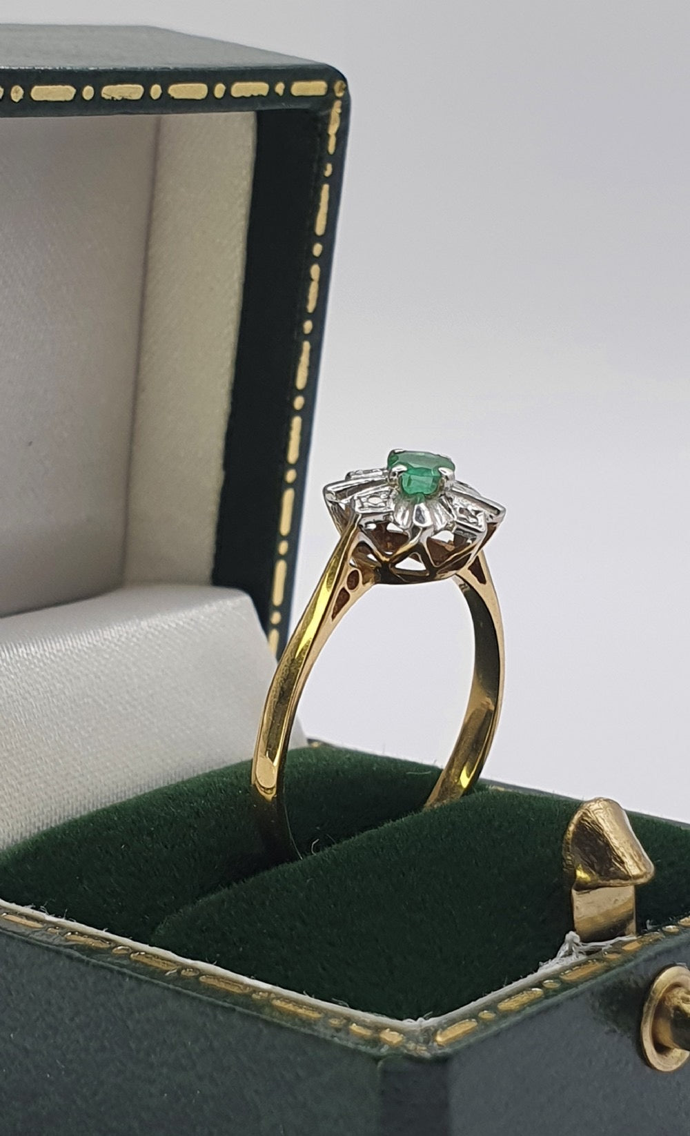 Art Deco Emerald & Diamond 18ct Star Cluster Ring c1930