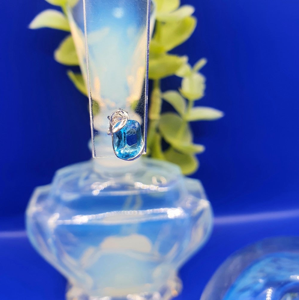 9ct White Gold Blue Topaz Earrings