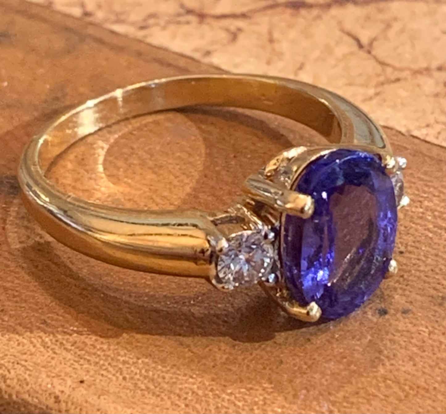 Extremely fine 18ct Gold Diamond and Tanzanite Ring - Size O