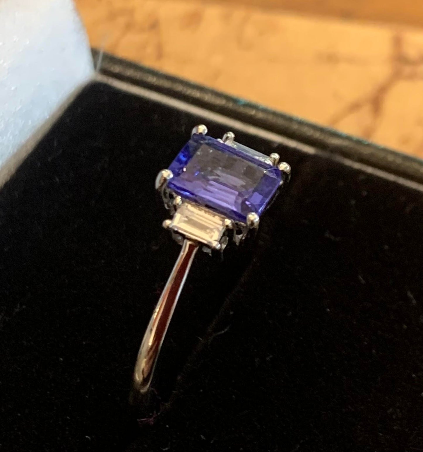 Beautiful Tanzanite & Diamond ring set in Platinum - Size R