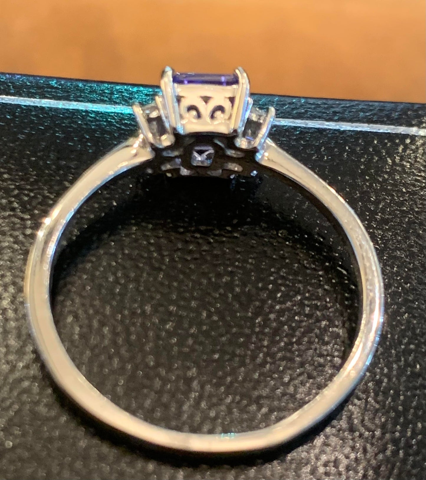 Beautiful Tanzanite & Diamond ring set in Platinum - Size R