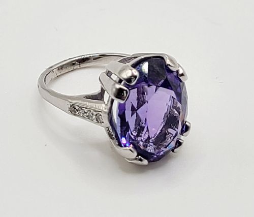 Tanzanite & Diamond Solitaire 18ct Gold Ring