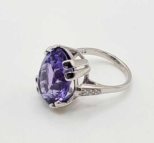 Tanzanite & Diamond Solitaire 18ct Gold Ring