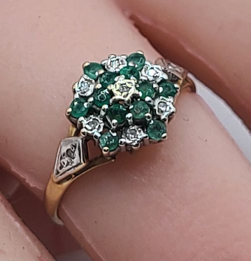 Vintage Natural Emerald & Diamond 9ct Gold Cluster Ring (O)