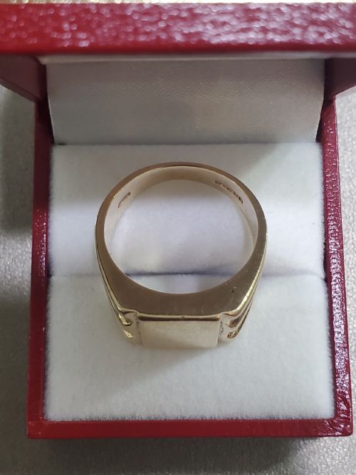 Heavy Vintage 9ct Gold Signet Ring (S1/2)