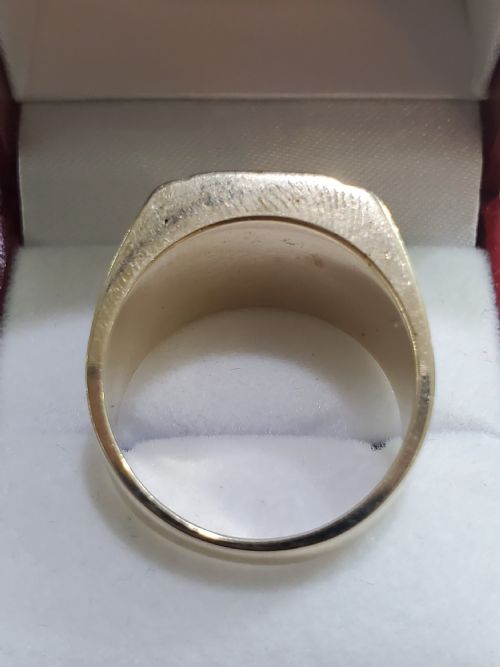 Heavy Vintage 9ct Gold Signet Ring (S1/2)