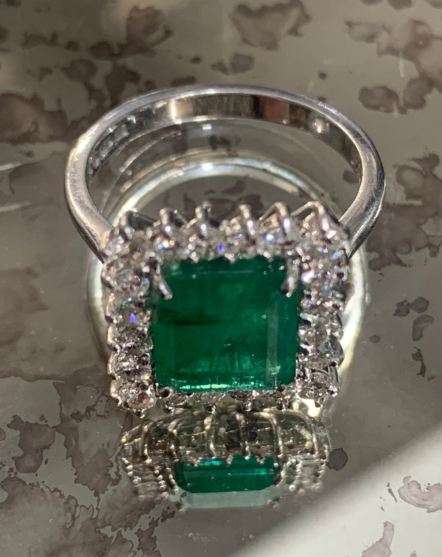 Stunning 1.78ct Natural Emerald & Diamond Large Cluster Ring in 18ct White Gold - Size M
