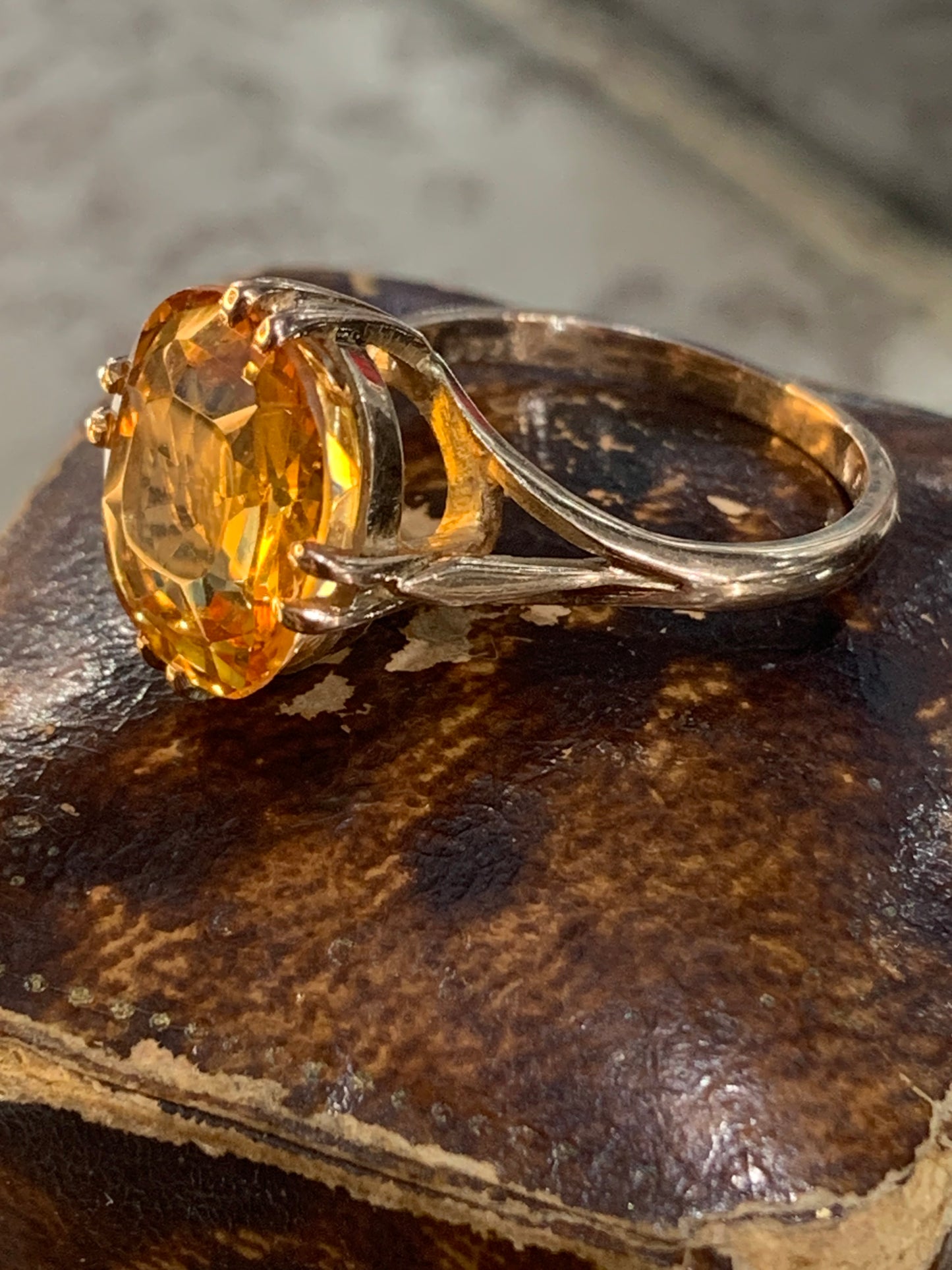 Art Deco Orange Sapphire 6.77ct (synthetic) Solitaire 9ct Gold Ring c1920-30's Size K1/2