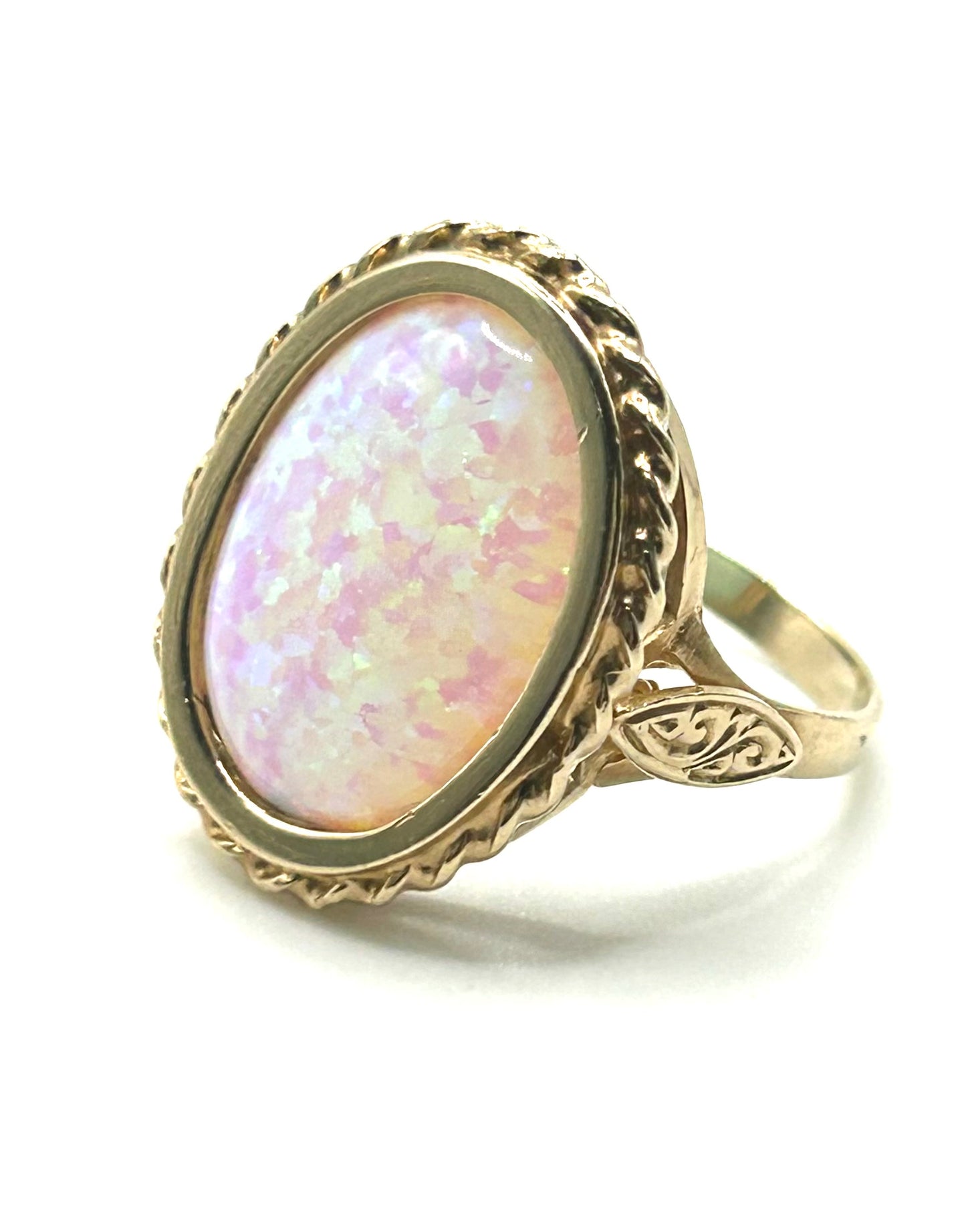 Fine Exceptional Gilson Style Man Made Opal With Flashes of Green and Red 9ct gold ring - Size S